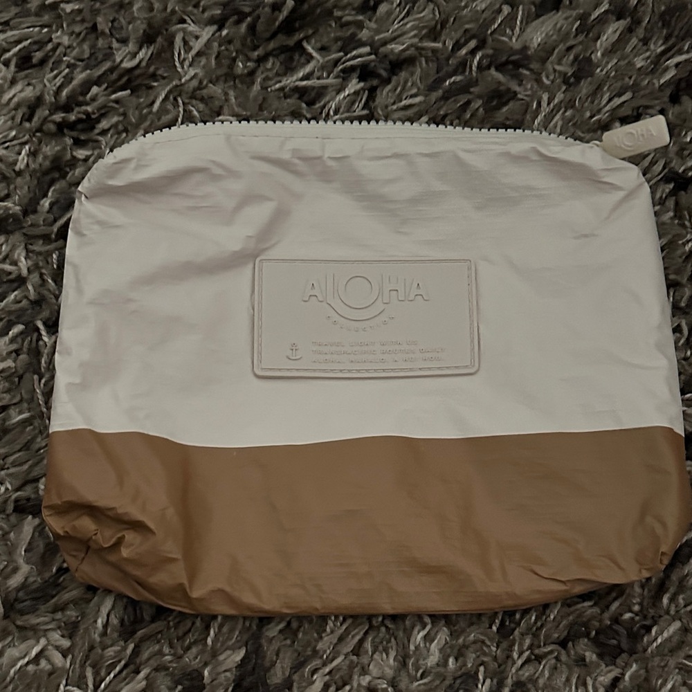 ALOHA Collection White and Tan Bag